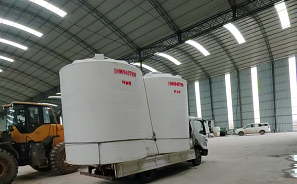 特加厚天水塑料大桶装车运输交付实录 特加厚天水塑料大桶装车运输交付实录